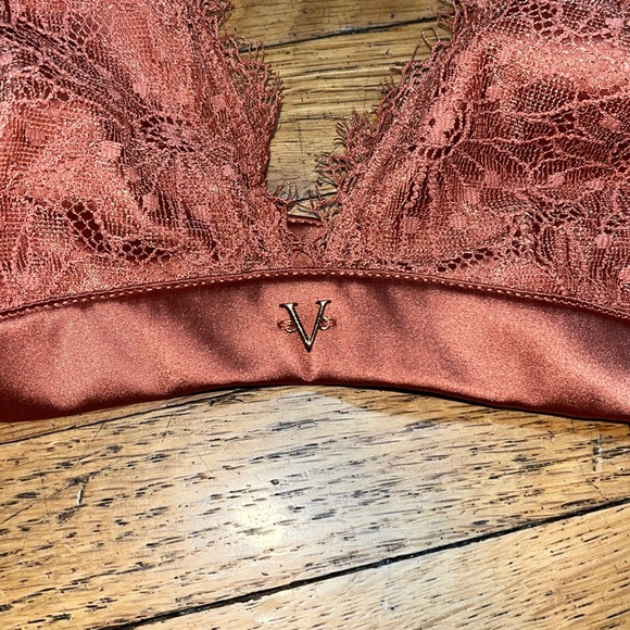 NWOT VS Lace Bralette - Picture 4 of 9